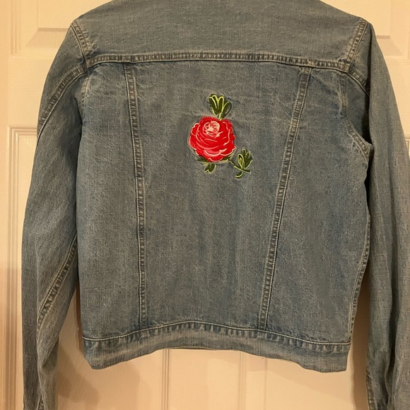 Jean jacket with embroidery - Picture 2 of 8